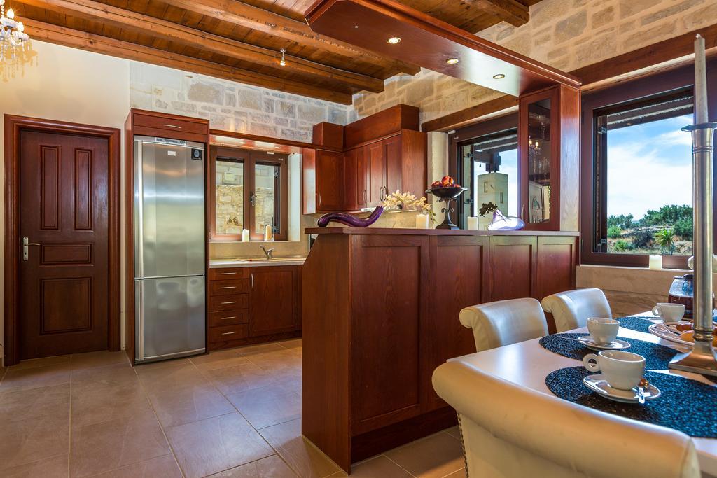 Poseidon Villa, Nestled In The Picturesque South, By Thinkvilla Lefkogeia Esterno foto